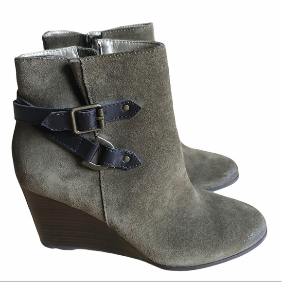 Tahari Sharon Olive Green suede Wedge Booties with brown straps size 6 - Picture 1 of 8